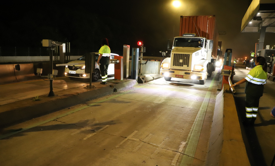 Encerramento dos atuais contratos de concessão de rodovias no Paraná. Abertura das catracas da praça de pedágio da Ecovia, na BR-277, em São José dos Pinhais, ocorrida à 0h00 deste domingo. - Curitiba, 28/11/2021 - Foto: Ari Dias/AEN