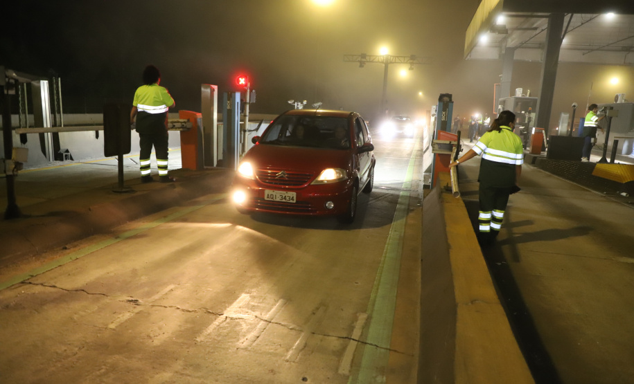Encerramento dos atuais contratos de concessão de rodovias no Paraná. Abertura das catracas da praça de pedágio da Ecovia, na BR-277, em São José dos Pinhais, ocorrida à 0h00 deste domingo. - Curitiba, 28/11/2021 - Foto: Ari Dias/AEN