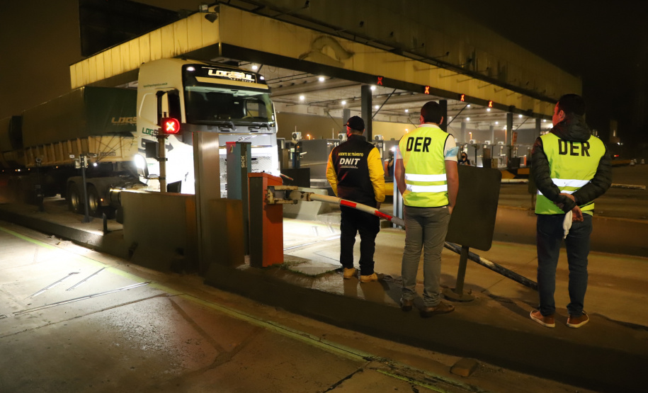 Encerramento dos atuais contratos de concessão de rodovias no Paraná. Abertura das catracas da praça de pedágio da Ecovia, na BR-277, em São José dos Pinhais, ocorrida à 0h00 deste domingo. - Curitiba, 28/11/2021 - Foto: Ari Dias/AEN