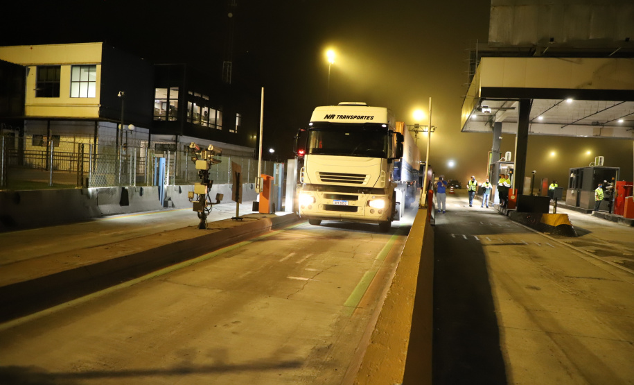 Encerramento dos atuais contratos de concessão de rodovias no Paraná. Abertura das catracas da praça de pedágio da Ecovia, na BR-277, em São José dos Pinhais, ocorrida à 0h00 deste domingo. - Curitiba, 28/11/2021 - Foto: Ari Dias/AEN
