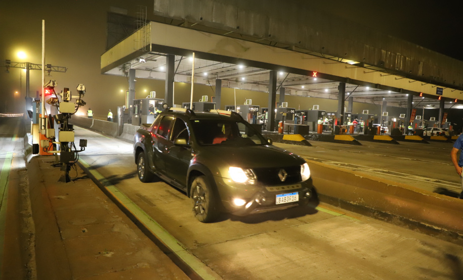 Encerramento dos atuais contratos de concessão de rodovias no Paraná. Abertura das catracas da praça de pedágio da Ecovia, na BR-277, em São José dos Pinhais, ocorrida à 0h00 deste domingo. - Curitiba, 28/11/2021 - Foto: Ari Dias/AEN