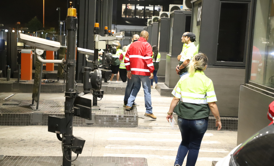 Encerramento dos atuais contratos de concessão de rodovias no Paraná. Abertura das catracas da praça de pedágio da Ecovia, na BR-277, em São José dos Pinhais, ocorrida à 0h00 deste domingo. - Curitiba, 28/11/2021 - Foto: Ari Dias/AEN