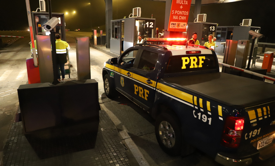Encerramento dos atuais contratos de concessão de rodovias no Paraná. Abertura das catracas da praça de pedágio da Ecovia, na BR-277, em São José dos Pinhais, ocorrida à 0h00 deste domingo. - Curitiba, 28/11/2021 - Foto: Ari Dias/AEN