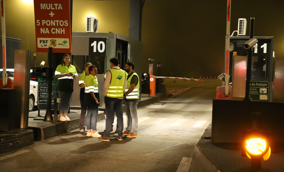 Encerramento dos atuais contratos de concessão de rodovias no Paraná. Abertura das catracas da praça de pedágio da Ecovia, na BR-277, em São José dos Pinhais, ocorrida à 0h00 deste domingo. - Curitiba, 28/11/2021 - Foto: Ari Dias/AEN