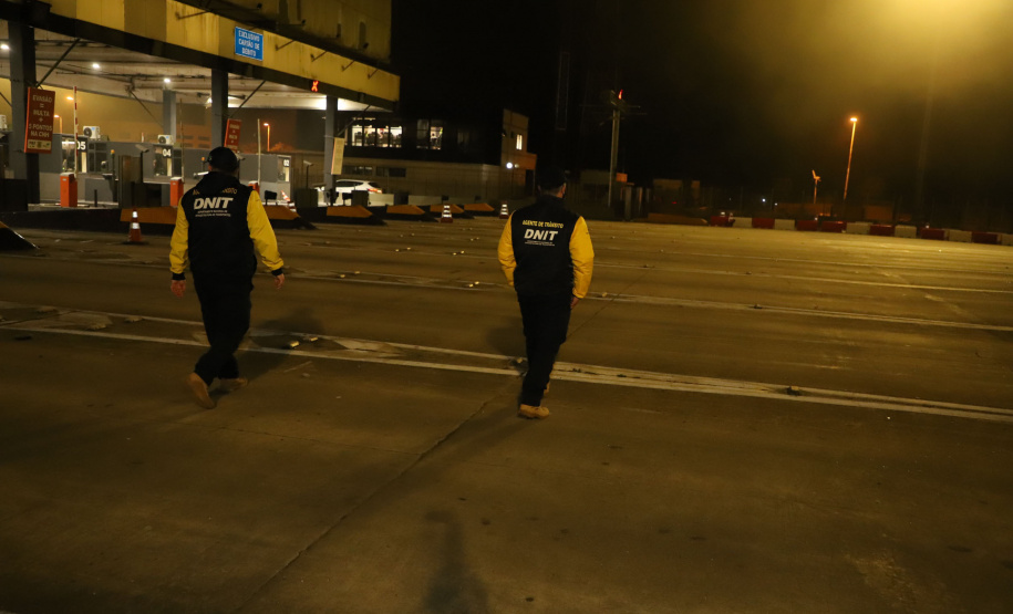 Encerramento dos atuais contratos de concessão de rodovias no Paraná. Abertura das catracas da praça de pedágio da Ecovia, na BR-277, em São José dos Pinhais, ocorrida à 0h00 deste domingo. - Curitiba, 28/11/2021 - Foto: Ari Dias/AEN