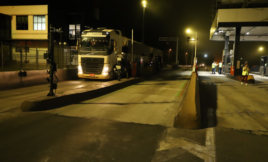 Encerramento dos atuais contratos de concessão de rodovias no Paraná. Abertura das catracas da praça de pedágio da Ecovia, na BR-277, em São José dos Pinhais, ocorrida à 0h00 deste domingo. - Curitiba, 28/11/2021 - Foto: Ari Dias/AEN