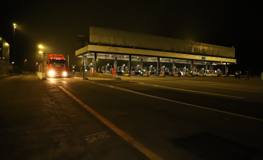 Encerramento dos atuais contratos de concessão de rodovias no Paraná. Abertura das catracas da praça de pedágio da Ecovia, na BR-277, em São José dos Pinhais, ocorrida à 0h00 deste domingo. - Curitiba, 28/11/2021 - Foto: Ari Dias/AEN