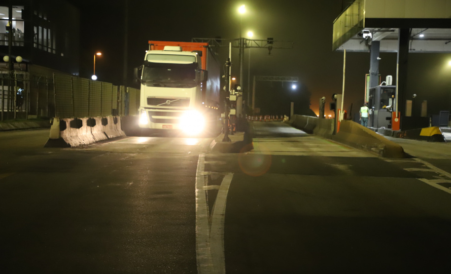Encerramento dos atuais contratos de concessão de rodovias no Paraná. Abertura das catracas da praça de pedágio da Ecovia, na BR-277, em São José dos Pinhais, ocorrida à 0h00 deste domingo. - Curitiba, 28/11/2021 - Foto: Ari Dias/AEN