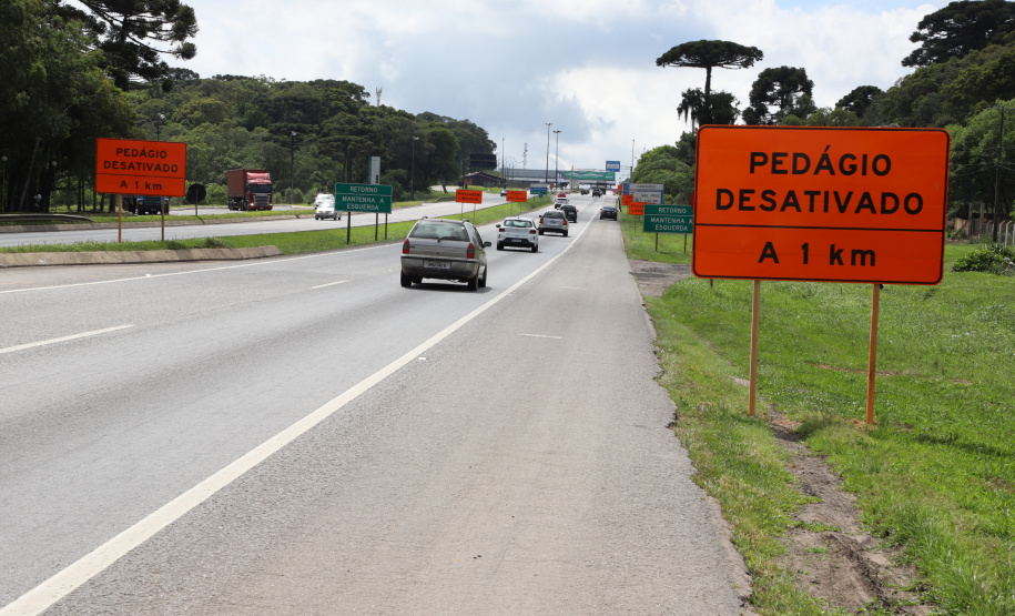 Encerramento dos atuais contratos de concessão de rodovias no Paraná. Abertura das catracas da praça de pedágio da Ecovia, na BR-277, em São José dos Pinhais, ocorrida à 0h00 deste domingo. - Curitiba, 28/11/2021 - Foto: Ari Dias/AEN