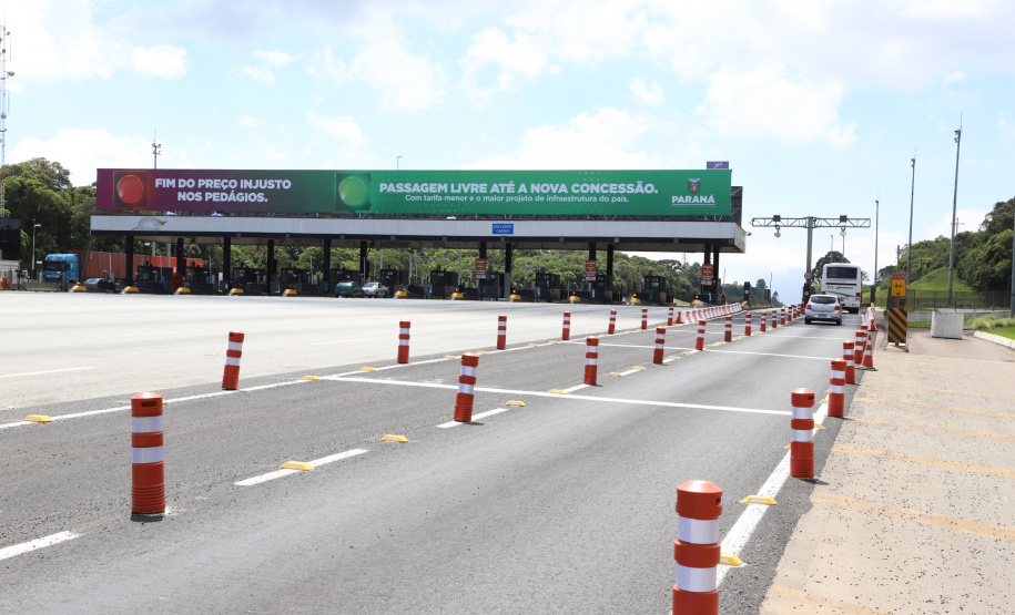 Encerramento dos atuais contratos de concessão de rodovias no Paraná. Abertura das catracas da praça de pedágio da Ecovia, na BR-277, em São José dos Pinhais, ocorrida à 0h00 deste domingo. - Curitiba, 28/11/2021 - Foto: Ari Dias/AEN