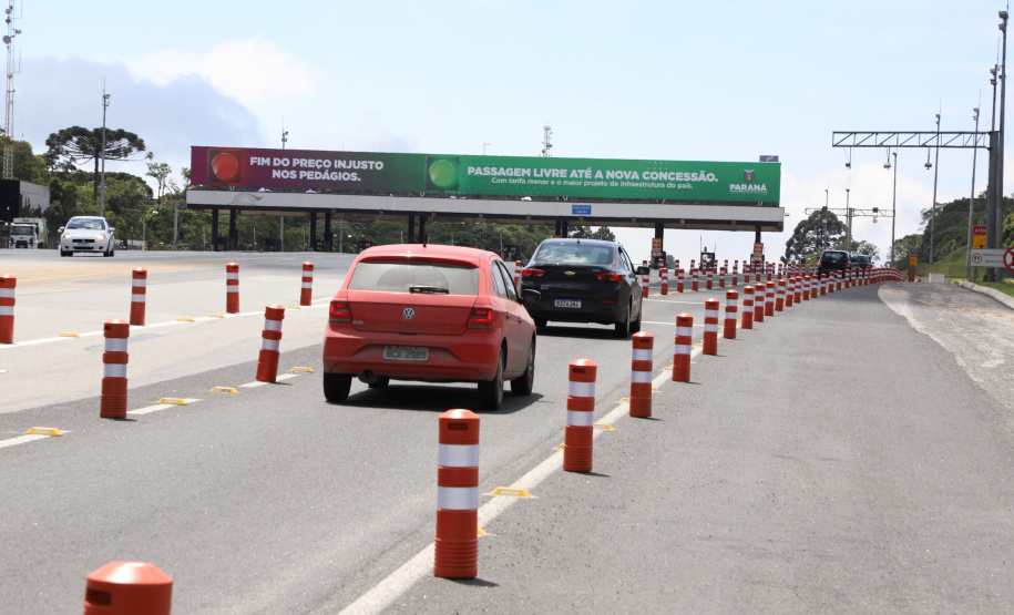 Encerramento dos atuais contratos de concessão de rodovias no Paraná. Abertura das catracas da praça de pedágio da Ecovia, na BR-277, em São José dos Pinhais, ocorrida à 0h00 deste domingo. - Curitiba, 28/11/2021 - Foto: Ari Dias/AEN