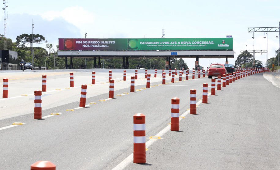Encerramento dos atuais contratos de concessão de rodovias no Paraná. Abertura das catracas da praça de pedágio da Ecovia, na BR-277, em São José dos Pinhais, ocorrida à 0h00 deste domingo. - Curitiba, 28/11/2021 - Foto: Ari Dias/AEN
