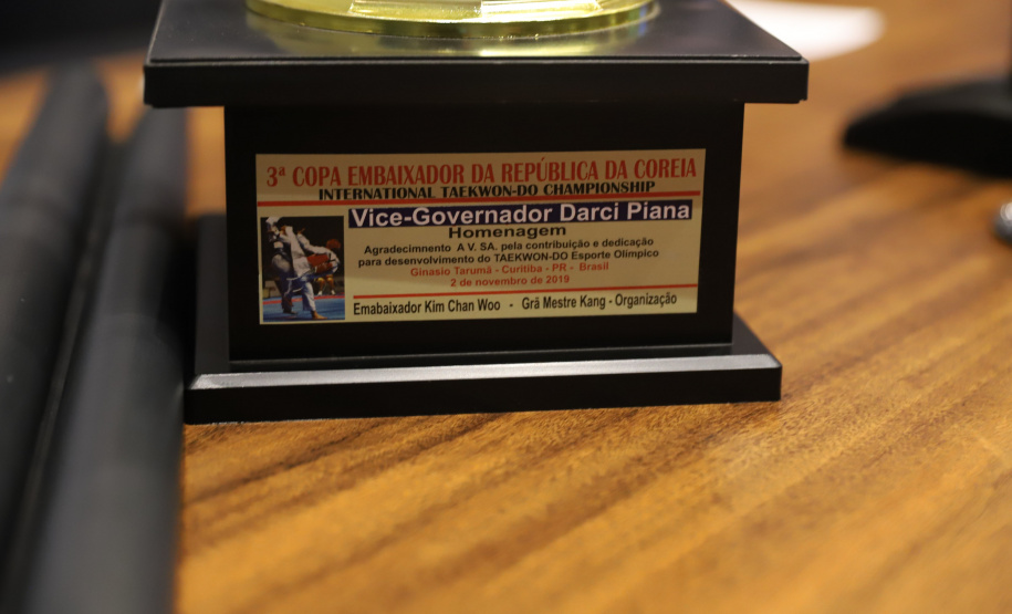 O vice governador Darci Piana e o Diretor Presidente da Invest Paraná, Eduardo Bekin participam nesta segunda-feira (29), de audiencia com o presidente da Câmara de Comércio e Indústria Brasil Coreia do Sul no Palacio Iguacu. Curitiba, 29/11/2021 - Foto: Geraldo Bubniak/AEN