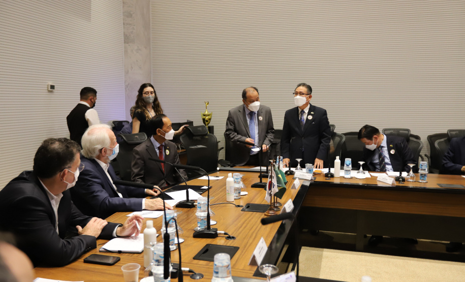O vice governador Darci Piana e o Diretor Presidente da Invest Paraná, Eduardo Bekin participam nesta segunda-feira (29), de audiencia com o presidente da Câmara de Comércio e Indústria Brasil Coreia do Sul no Palacio Iguacu. Curitiba, 29/11/2021 - Foto: Geraldo Bubniak/AEN