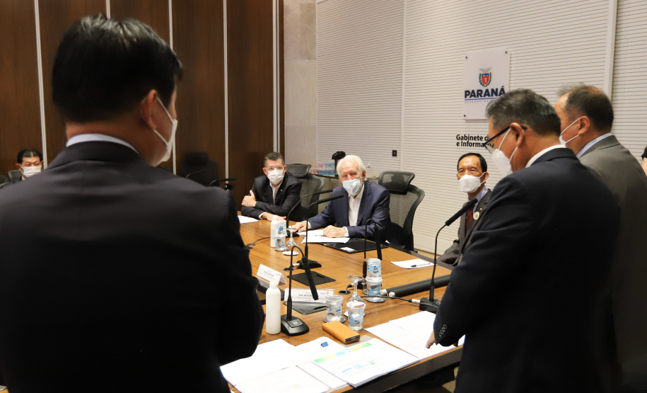 O vice governador Darci Piana e o Diretor Presidente da Invest Paraná, Eduardo Bekin participam nesta segunda-feira (29), de audiencia com o presidente da Câmara de Comércio e Indústria Brasil Coreia do Sul no Palacio Iguacu. Curitiba, 29/11/2021 - Foto: Geraldo Bubniak/AEN