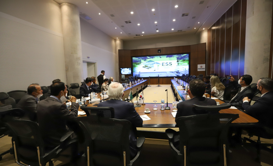 O vice governador Darci Piana e o Diretor Presidente da Invest Paraná, Eduardo Bekin participam nesta segunda-feira (29), de audiencia com o presidente da Câmara de Comércio e Indústria Brasil Coreia do Sul no Palacio Iguacu. Curitiba, 29/11/2021 - Foto: Geraldo Bubniak/AEN