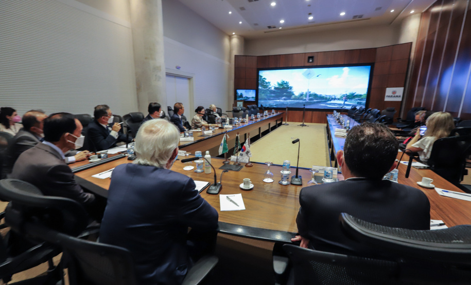 O vice governador Darci Piana e o Diretor Presidente da Invest Paraná, Eduardo Bekin participam nesta segunda-feira (29), de audiencia com o presidente da Câmara de Comércio e Indústria Brasil Coreia do Sul no Palacio Iguacu. Curitiba, 29/11/2021 - Foto: Geraldo Bubniak/AEN