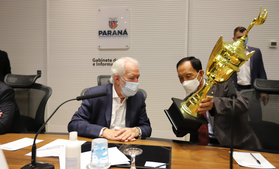 O vice governador Darci Piana e o Diretor Presidente da Invest Paraná, Eduardo Bekin participam nesta segunda-feira (29), de audiencia com o presidente da Câmara de Comércio e Indústria Brasil Coreia do Sul no Palacio Iguacu. Curitiba, 29/11/2021 - Foto: Geraldo Bubniak/AEN
