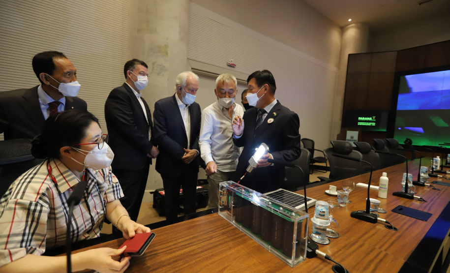 O vice governador Darci Piana e o Diretor Presidente da Invest Paraná, Eduardo Bekin participam nesta segunda-feira (29), de audiencia com o presidente da Câmara de Comércio e Indústria Brasil Coreia do Sul no Palacio Iguacu. Curitiba, 29/11/2021 - Foto: Geraldo Bubniak/AEN