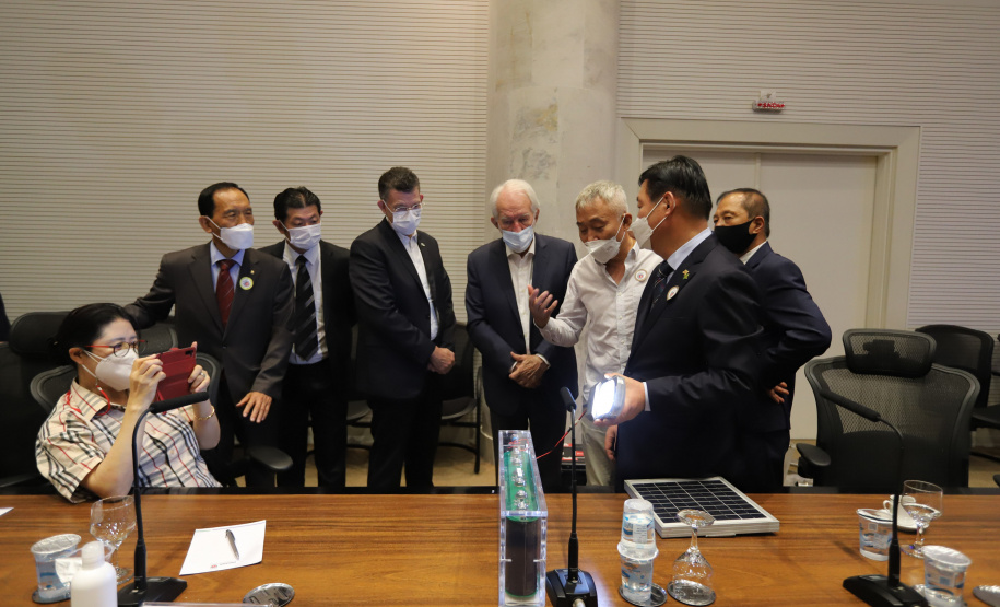 O vice governador Darci Piana e o Diretor Presidente da Invest Paraná, Eduardo Bekin participam nesta segunda-feira (29), de audiencia com o presidente da Câmara de Comércio e Indústria Brasil Coreia do Sul no Palacio Iguacu. Curitiba, 29/11/2021 - Foto: Geraldo Bubniak/AEN
