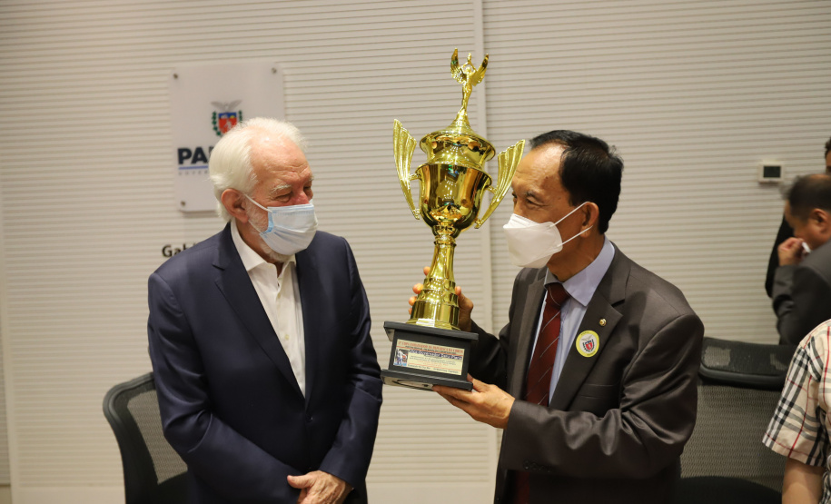 O vice governador Darci Piana e o Diretor Presidente da Invest Paraná, Eduardo Bekin participam nesta segunda-feira (29), de audiencia com o presidente da Câmara de Comércio e Indústria Brasil Coreia do Sul no Palacio Iguacu. Curitiba, 29/11/2021 - Foto: Geraldo Bubniak/AEN