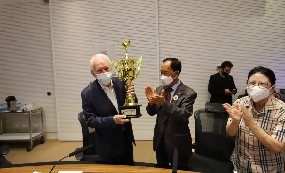 O vice governador Darci Piana e o Diretor Presidente da Invest Paraná, Eduardo Bekin participam nesta segunda-feira (29), de audiencia com o presidente da Câmara de Comércio e Indústria Brasil Coreia do Sul no Palacio Iguacu. Curitiba, 29/11/2021 - Foto: Geraldo Bubniak/AEN