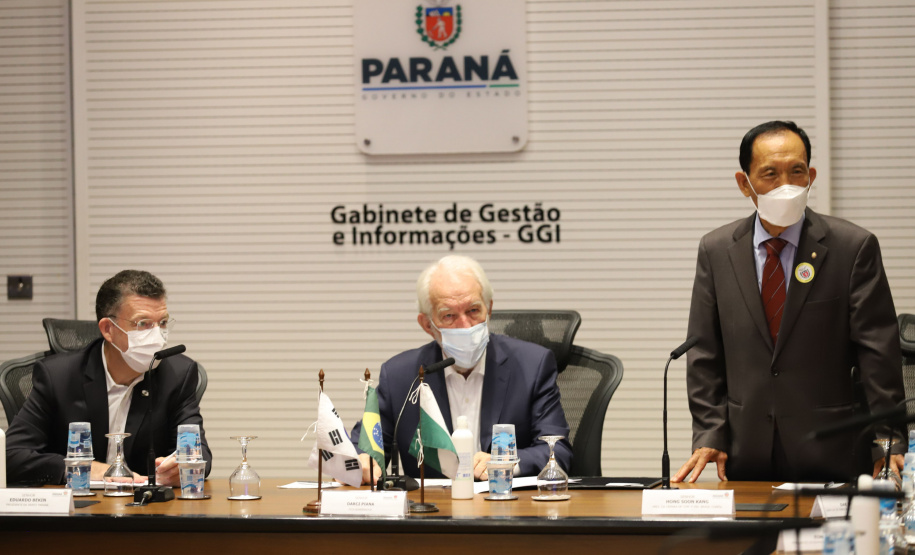 O vice governador Darci Piana e o Diretor Presidente da Invest Paraná, Eduardo Bekin participam nesta segunda-feira (29), de audiencia com o presidente da Câmara de Comércio e Indústria Brasil Coreia do Sul no Palacio Iguacu. Curitiba, 29/11/2021 - Foto: Geraldo Bubniak/AEN