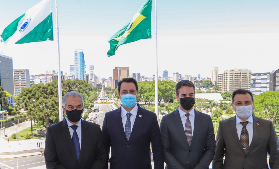 Reinaldo Azambuja, Carlos Massa Ratinho Jr, Eduardo Leite e Carlos Moises