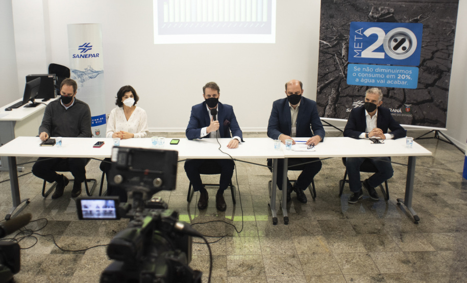 Rodízio volta a ser de 60 horas por 36 horas a partir de segunda-feira - Anúncio foi feito por diretores da Sanepar em coletiva de imprensa na manhã desta quinta-feira - Curitiba, 11/11/2021 - Foto: Sanepar