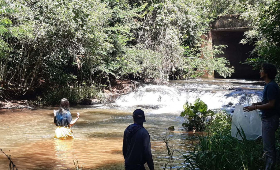 A Sanepar, o Grupo Amigos dos Rios e a Secretaria Municipal de Meio Ambiente de Cascavel farão o repovoamento dos rios Cascavel e Saltinho nesta quarta-feira (24), Dia do Rio. As ações comemorativas preveem o lançamento de sete mil peixes das espécies jundiá e lambari, nativas da bacia do Rio Iguaçu, da qual fazem parte os rios que abastecem Cascavel. - Cascavel, 22/11/2021 - Foto: Sanepar
