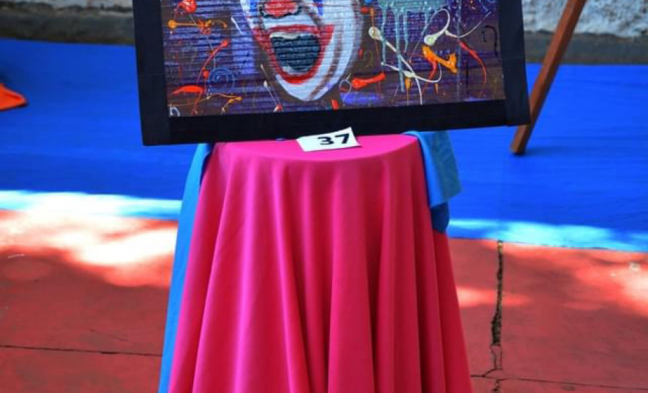 Alunos fazem exposição de arte inspirada no Expressionismo e no Surrealismo