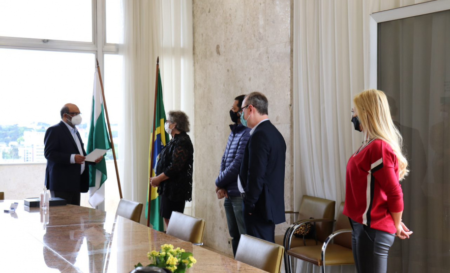 Auditora fiscal é condecorada com a primeira Medalha de Mérito Fazendário Paraná