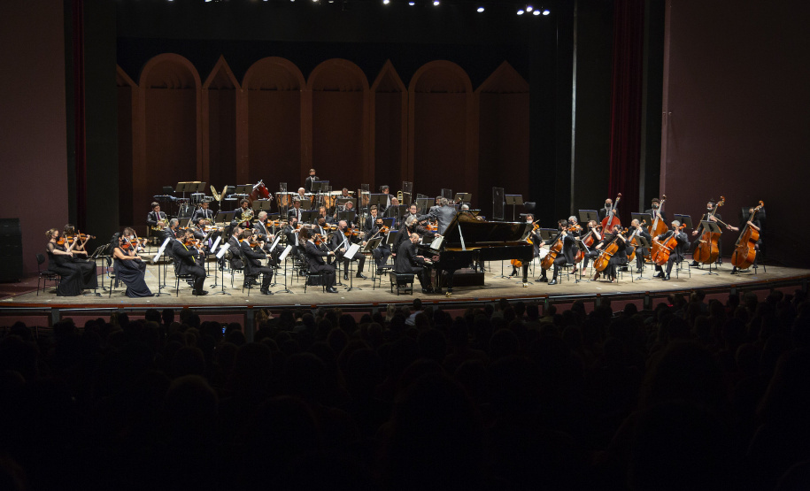 Orquestra Sinfônica do Paraná reencontra o público no grande auditório do Teatro Guaíra
