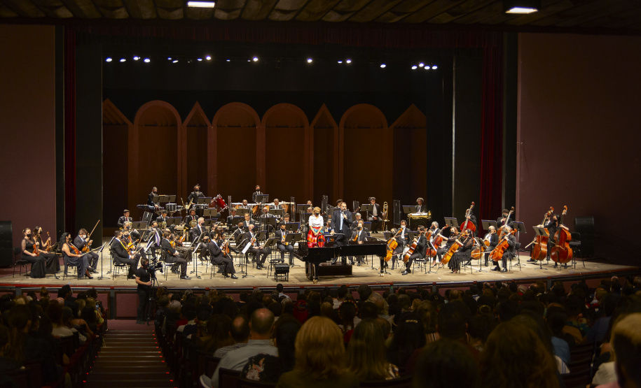 Orquestra Sinfônica do Paraná reencontra o público no grande auditório do Teatro Guaíra