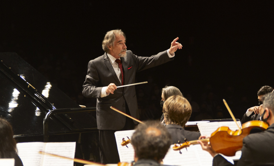 Orquestra Sinfônica do Paraná reencontra o público no grande auditório do Teatro Guaíra