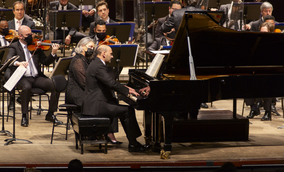 Orquestra Sinfônica do Paraná reencontra o público no grande auditório do Teatro Guaíra