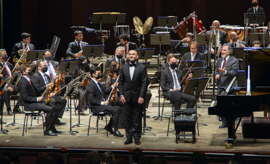 Orquestra Sinfônica do Paraná reencontra o público no grande auditório do Teatro Guaíra