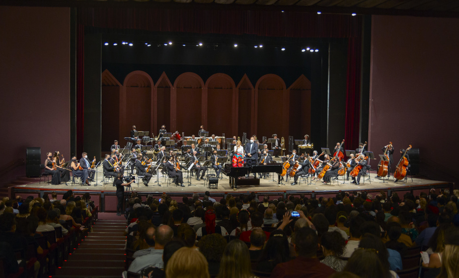 Orquestra Sinfônica do Paraná reencontra o público no grande auditório do Teatro Guaíra