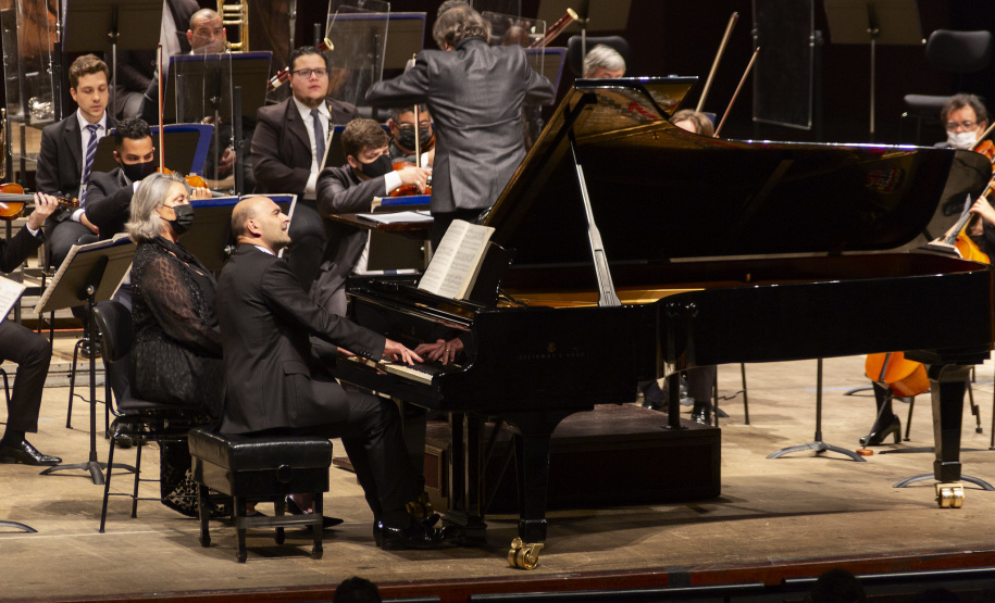 Orquestra Sinfônica do Paraná reencontra o público no grande auditório do Teatro Guaíra