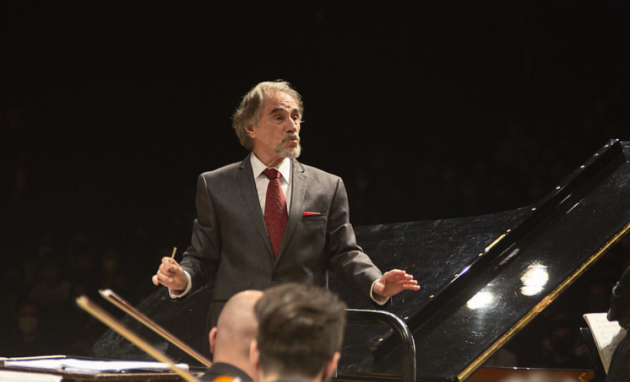 Orquestra Sinfônica do Paraná reencontra o público no grande auditório do Teatro Guaíra