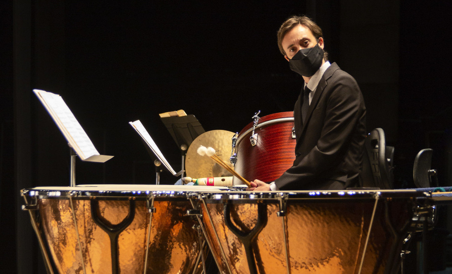 Orquestra Sinfônica do Paraná reencontra o público no grande auditório do Teatro Guaíra