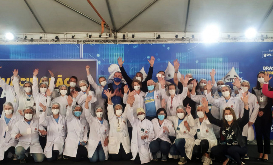 Curitiba imuniza mais de 3 mil pessoas nas primeiras horas da campanha Mega Vacinação