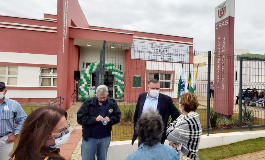 O secretário da Justiça, Família e Trabalho, Ney Leprevost, e o prefeito de Ibaiti, Antonely Carvalho, inauguraram nesta quinta-feira (11) um novo Centro de Referência da Assistência Social (Cras) no município. Foto: SEJUF