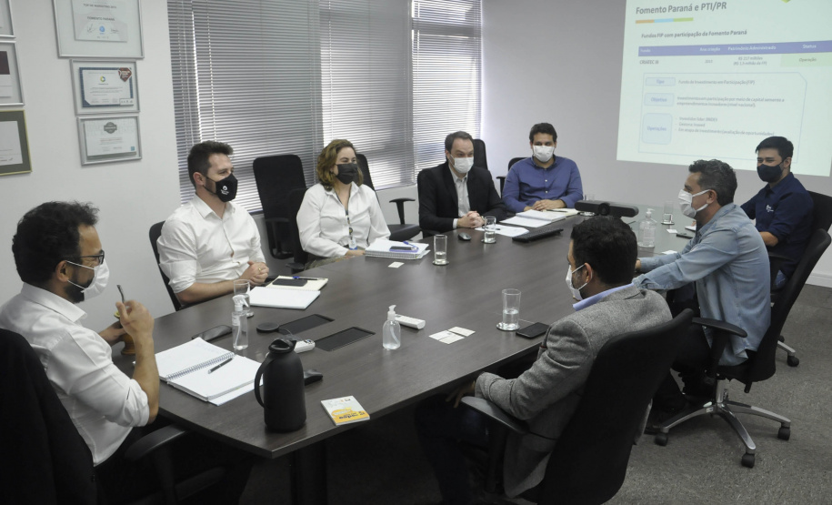 Fomento Paraná e diretoria da Fundação Parque Tecnológico de Itaipu (PTI), em reunião nesta terça, 9, em Curitiba, avançando nas conversações para estruturar a parceria entre as entidades a partir de um protocolo de intenções já assinado com objetivo de fomentar o ecossistema de inovação em Foz do Iguaçu e no oeste do Paraná. - Curitiba, 09/11/2021 - Foto: Fomento Paraná