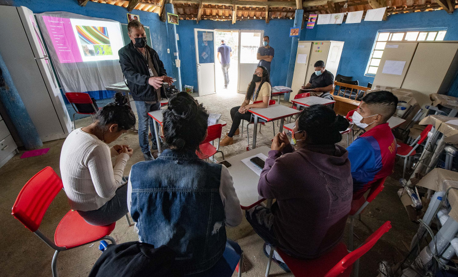 Artesãos de comunidades indígenas fazem a formação da Bolsa Qualificação. Foto: Kraw Penas/SECC