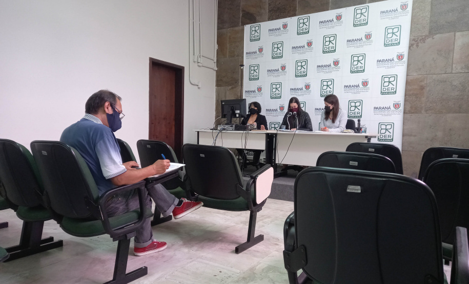 Abertura de envelopes de preços da licitação do projeto de ampliação da PR-463 entre Santo Inácio e Colorado - lote 02 -  Curitiba, 10/11/2021 - Foto: DER