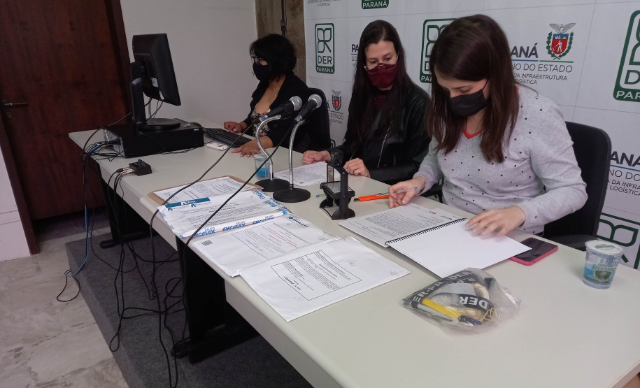 Abertura de envelopes de preços da licitação do projeto de ampliação da PR-463 entre Santo Inácio e Colorado - lote 02 -  Curitiba, 10/11/2021 - Foto: DER