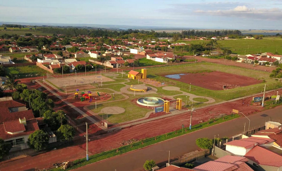 Moradores de Terra Rica e Diamante do Norte são convidadas as plantarem mudas nos Parques Urbanos - Curitiba, 12/11/2021 - Foto: SEDEST