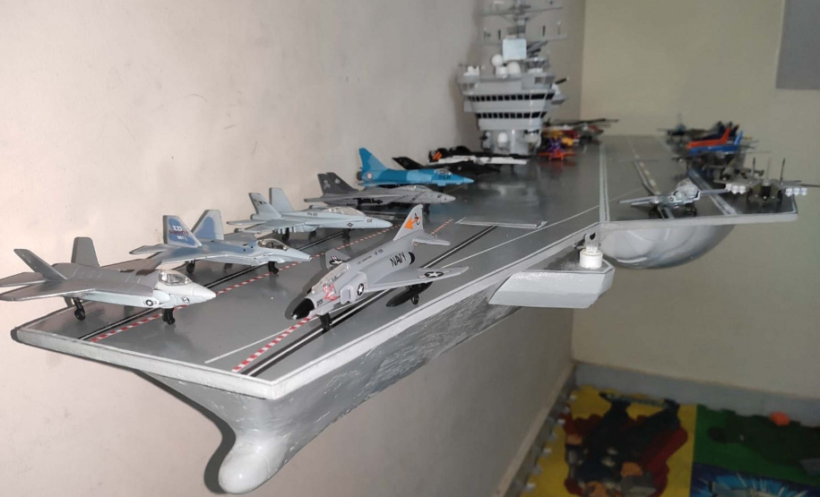 Atividade portuária é transformada em arte em exposição na Portos do Paraná