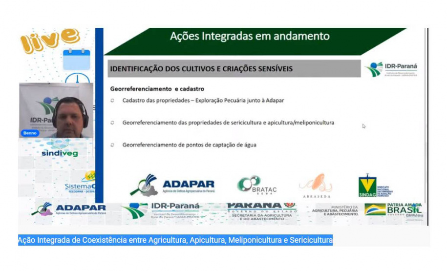 O Paraná intensificou, neste ano, as ações integradas para combate à deriva de defensivos agrícolas. Parte dos resultados, além de orientações e metas dessa iniciativa foram discutidos no evento online “Ação Integrada de Coexistência entre Agricultura, Apicultura, Meliponicultura e Sericicultura”, na quarta-feira (10). O debate teve a participação de representantes da Secretaria da Agricultura e do Abastecimento, Instituto de Desenvolvimento Rural do Paraná Iapar- Emater (IDR-Paraná), Agência de Defesa Agro
